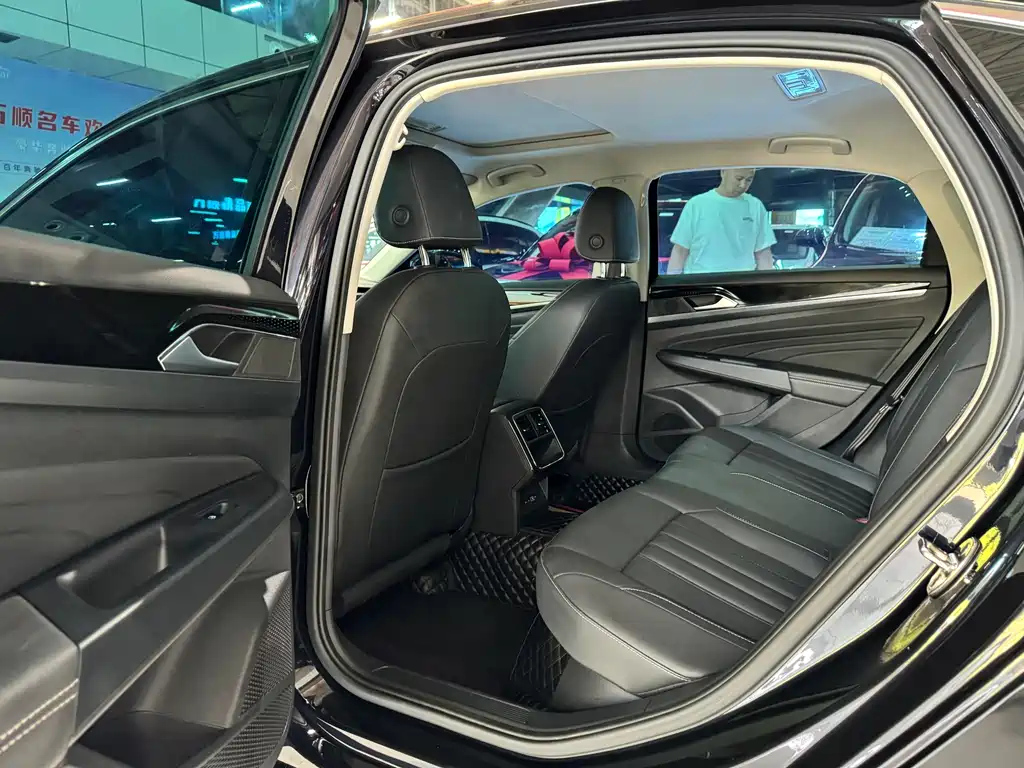 VOLKSWAGEN PASSAT 2022