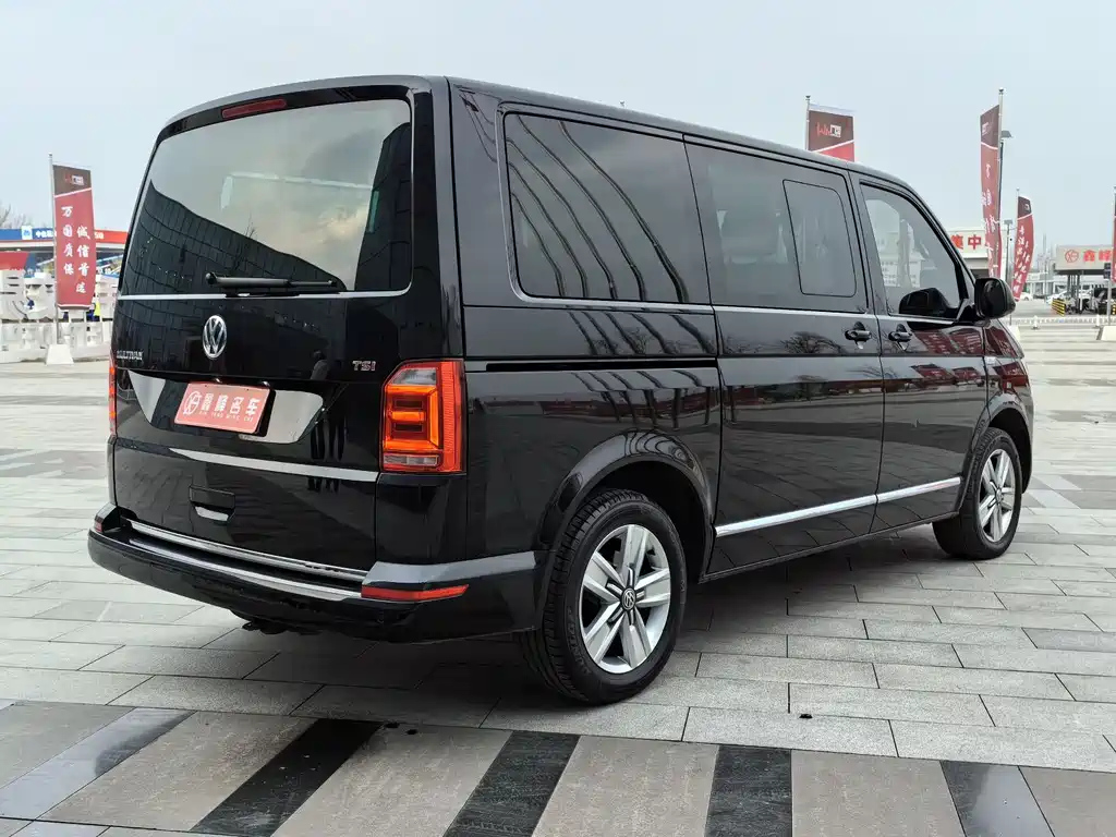 VOLKSWAGEN MULTIVAN 2017