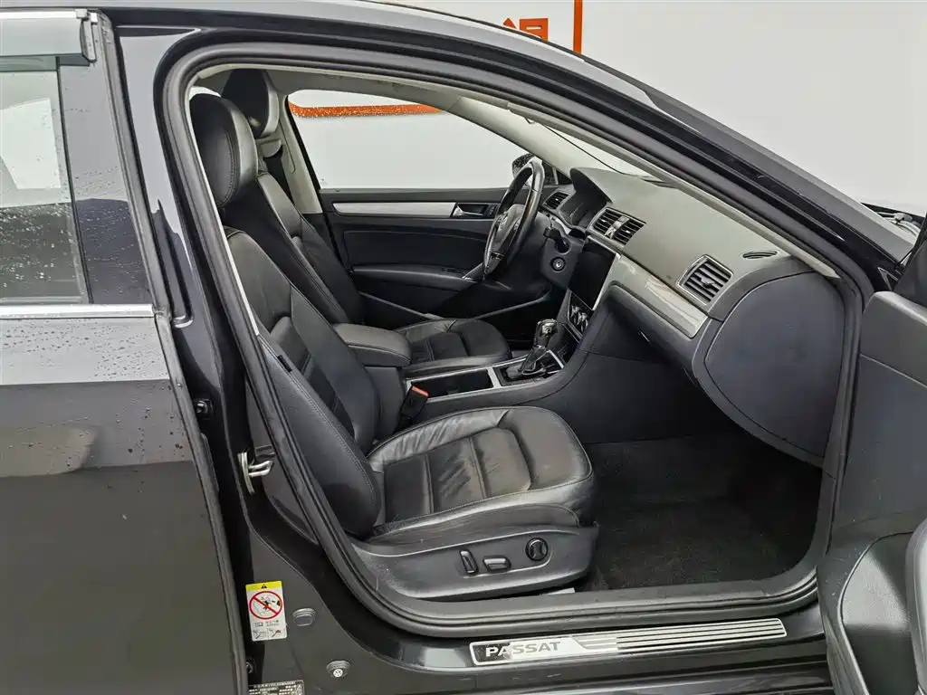 VOLKSWAGEN PASSAT 2015