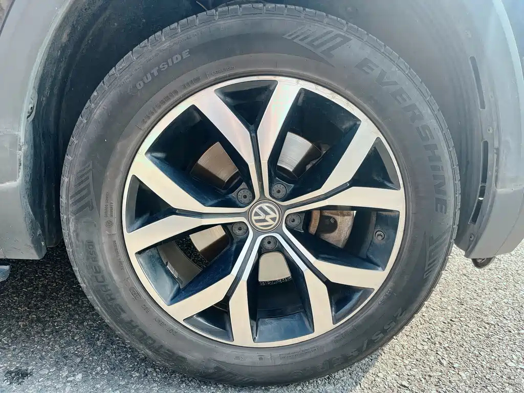 VOLKSWAGEN TOURAN 2019