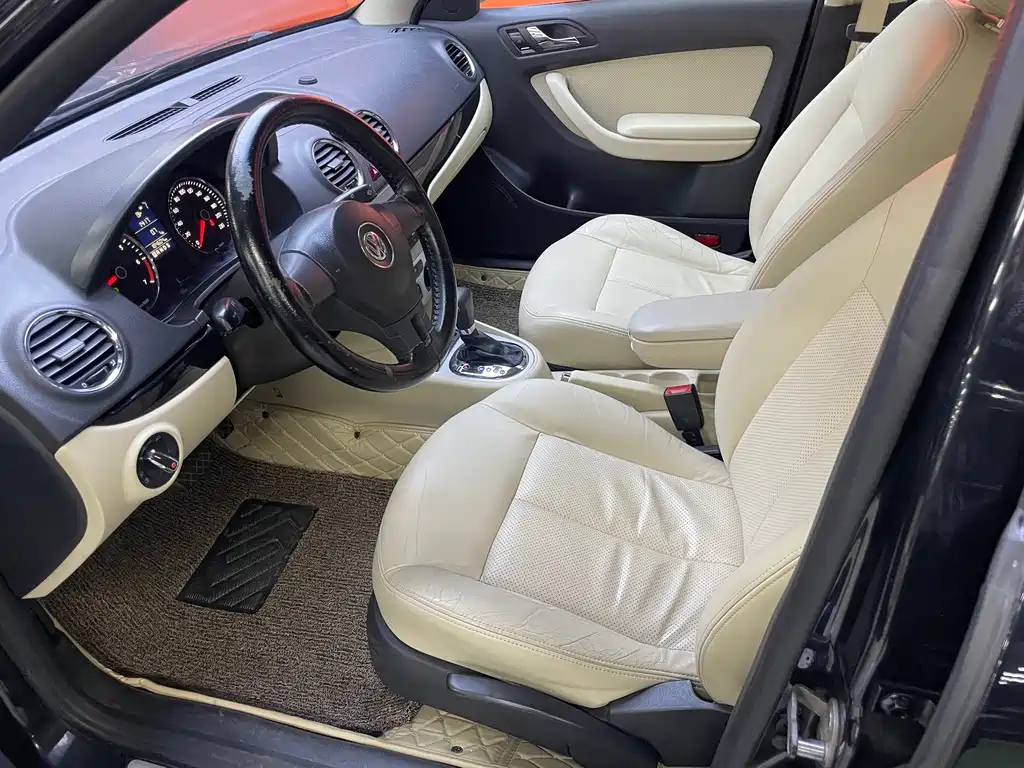 VOLKSWAGEN LAVIDA 2010