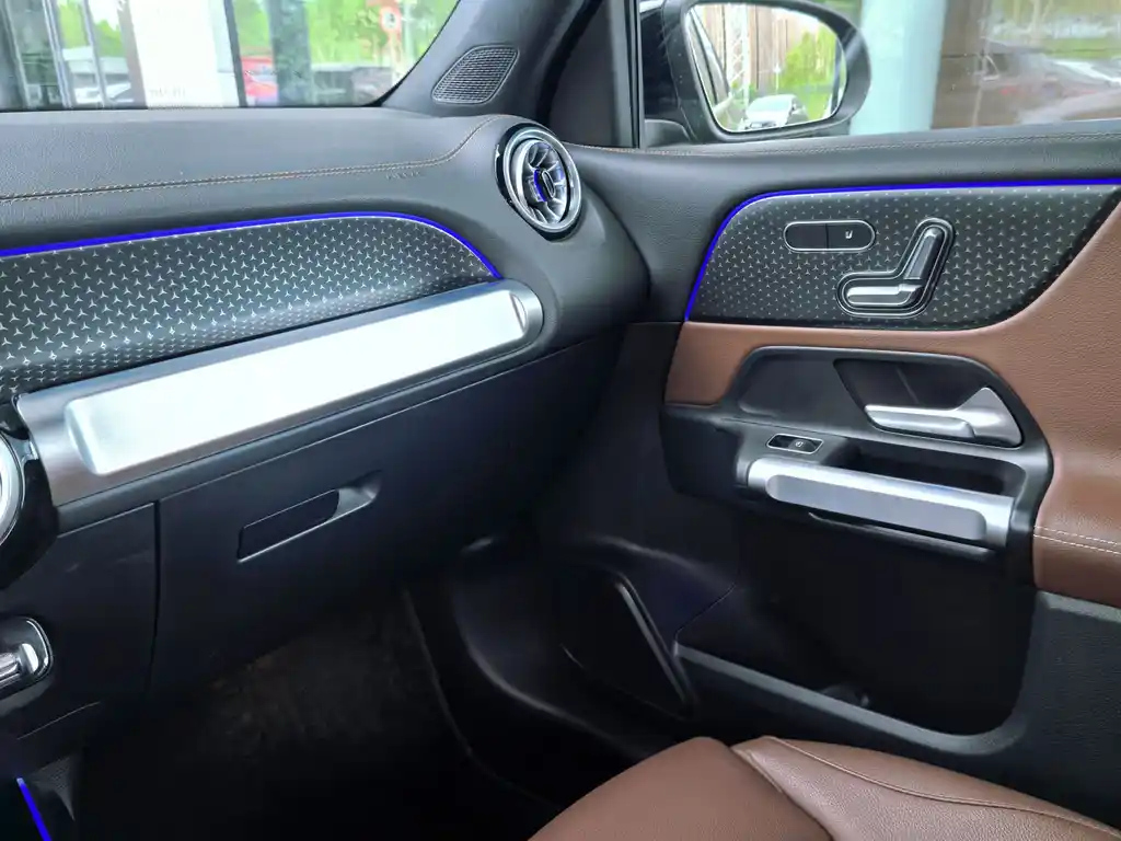MERCEDES BENZ GLB 2024