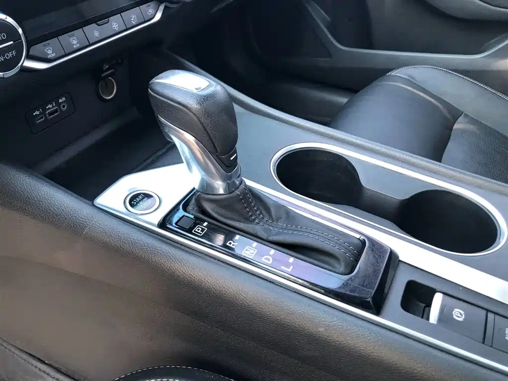 NISSAN TEANA 2020