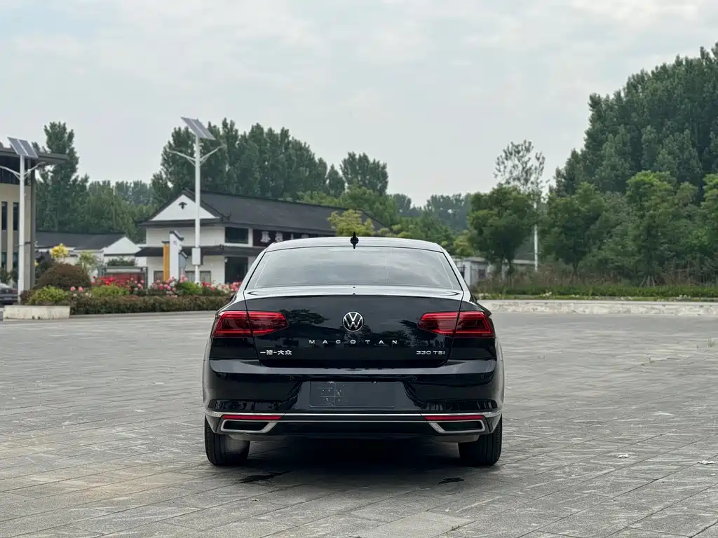 VOLKSWAGEN MAGOTAN 2021
