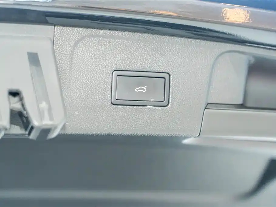 VOLKSWAGEN TOURAN 2023