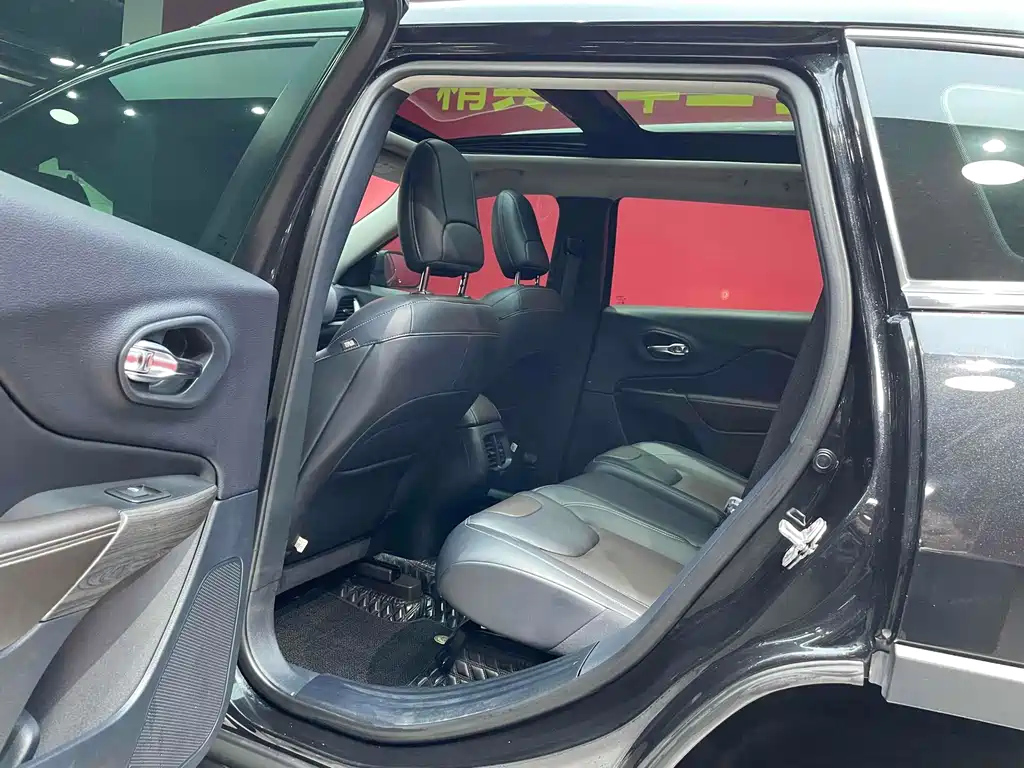 JEEP CHEROKEE 2020