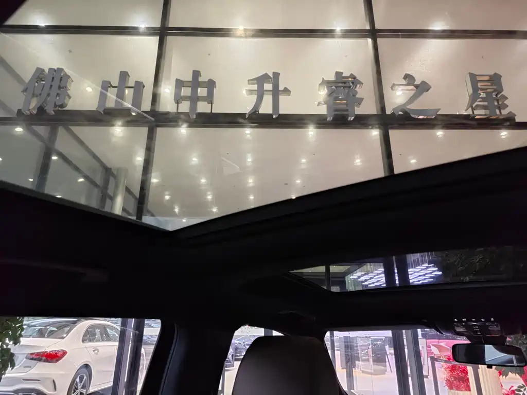 MERCEDES BENZ GLB 2023