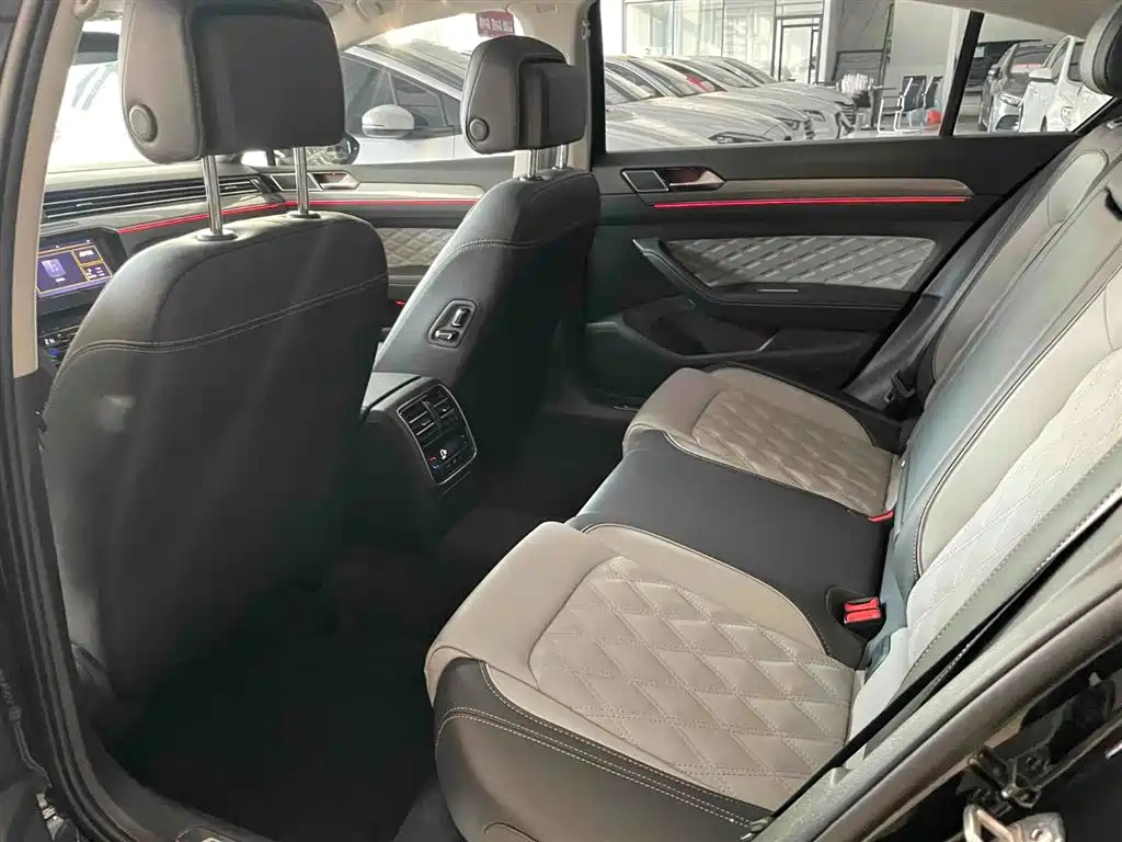 VOLKSWAGEN MAGOTAN 2022