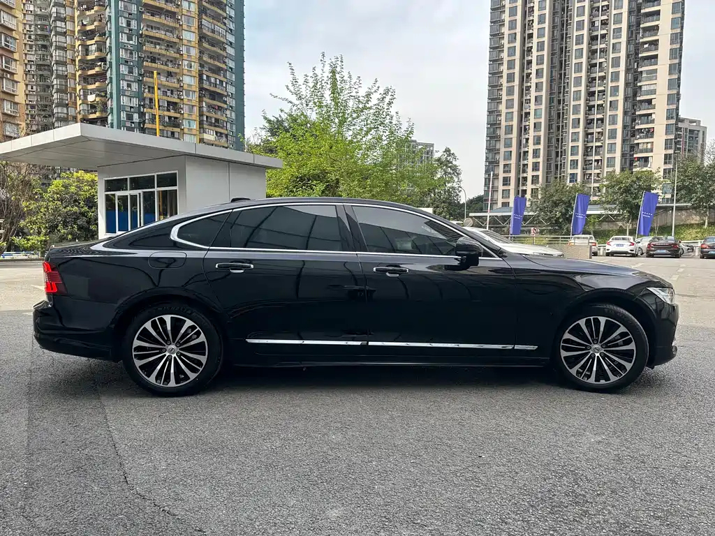 VOLVO S90 2022