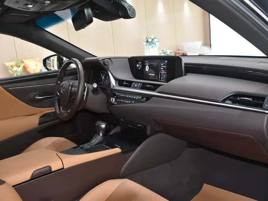 LEXUS ES 2021