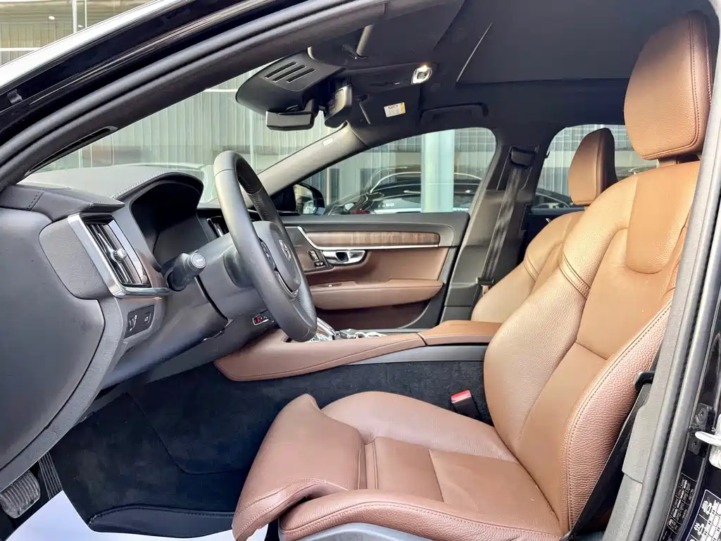 VOLVO S90 2021
