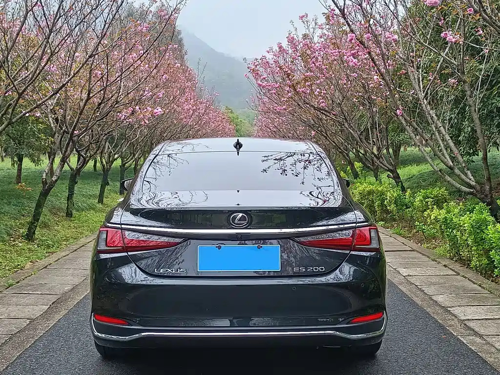LEXUS ES 2023
