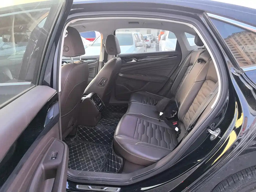 VOLKSWAGEN PASSAT 2021