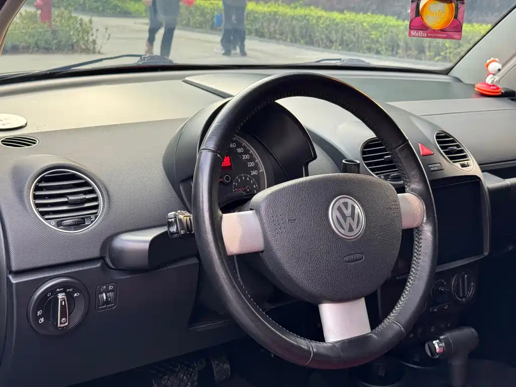 VOLKSWAGEN BEETLE 2009