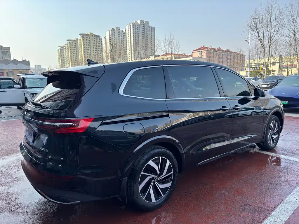 VOLKSWAGEN VILORAN 2023