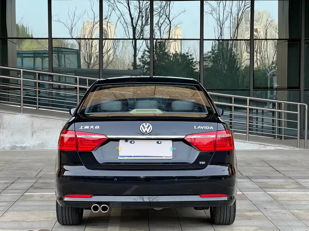 VOLKSWAGEN LAVIDA 2014