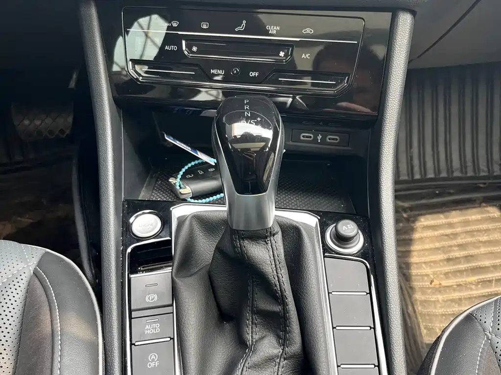 VOLKSWAGEN SAGITAR 2023