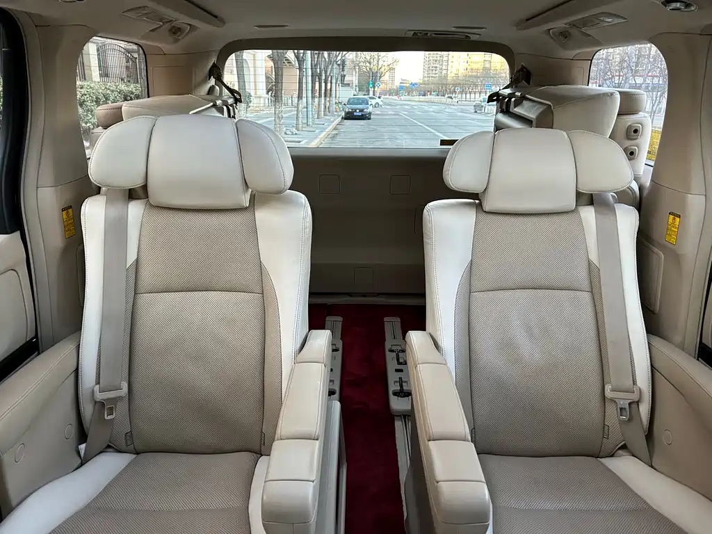TOYOTA ALPHARD 2015