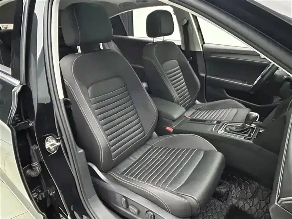 VOLKSWAGEN MAGOTAN 2020