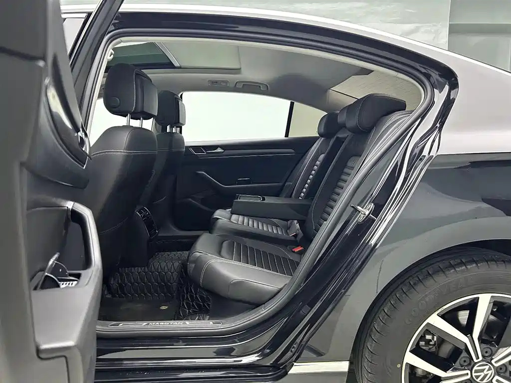 VOLKSWAGEN MAGOTAN 2020