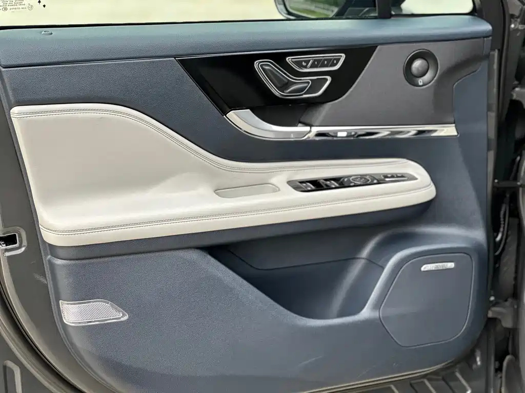 LINCOLN ADVENTURER 2023