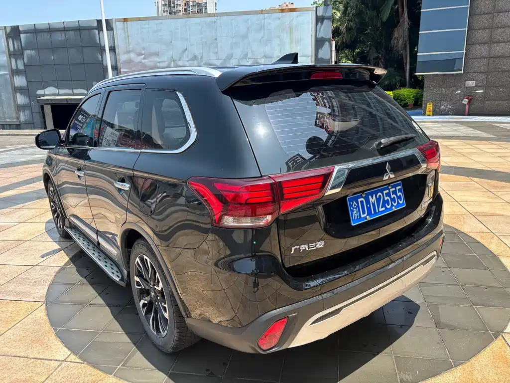 MITSUBISHI OUTLANDER 2019