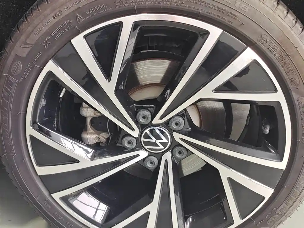 VOLKSWAGEN MAGOTAN 2022