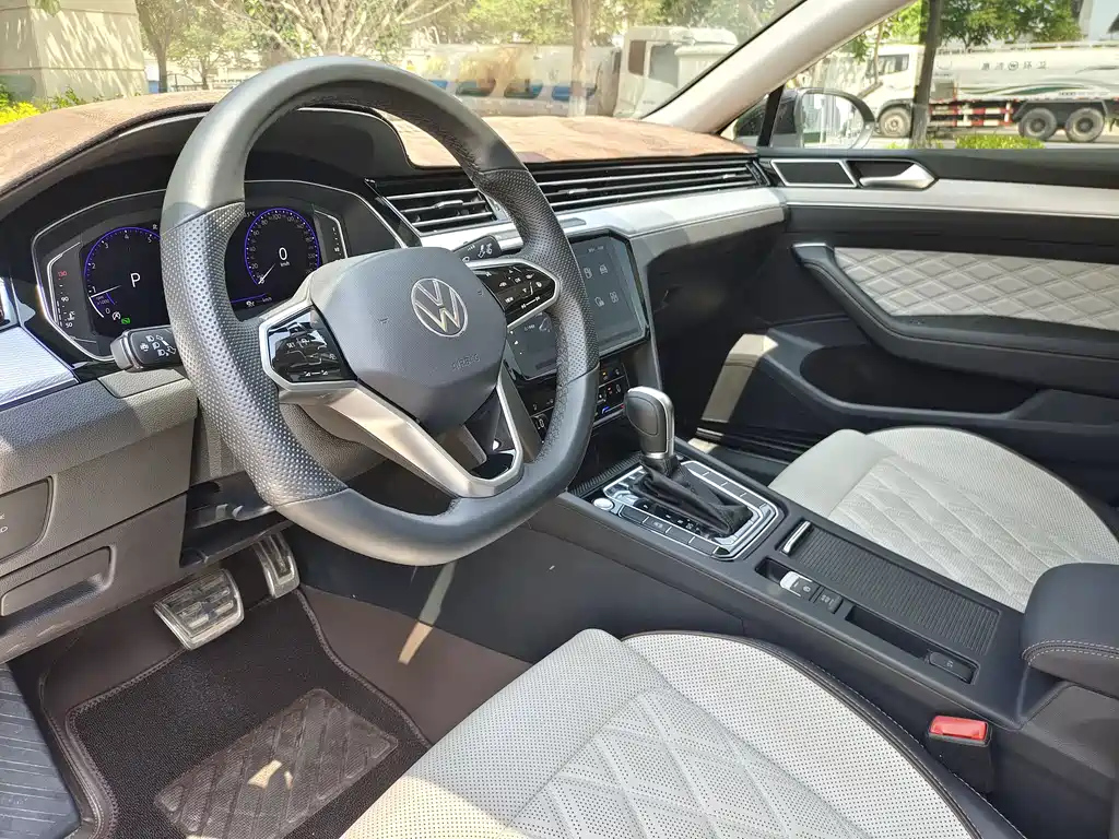 VOLKSWAGEN MAGOTAN 2023
