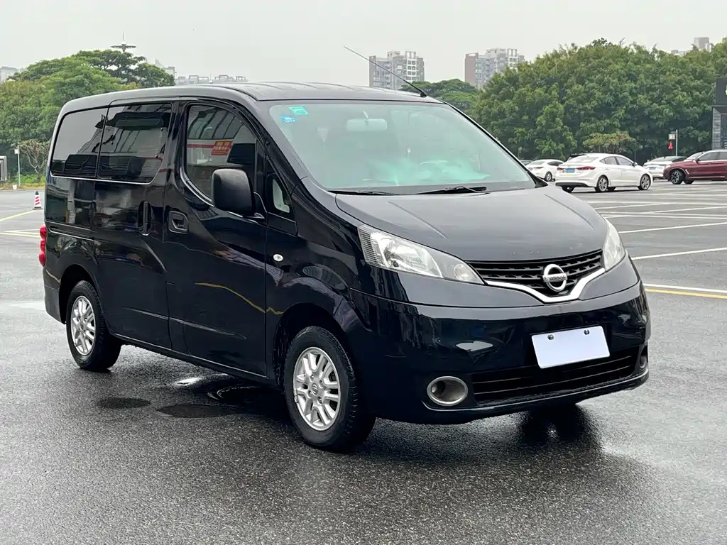 NISSAN NV200 2013
