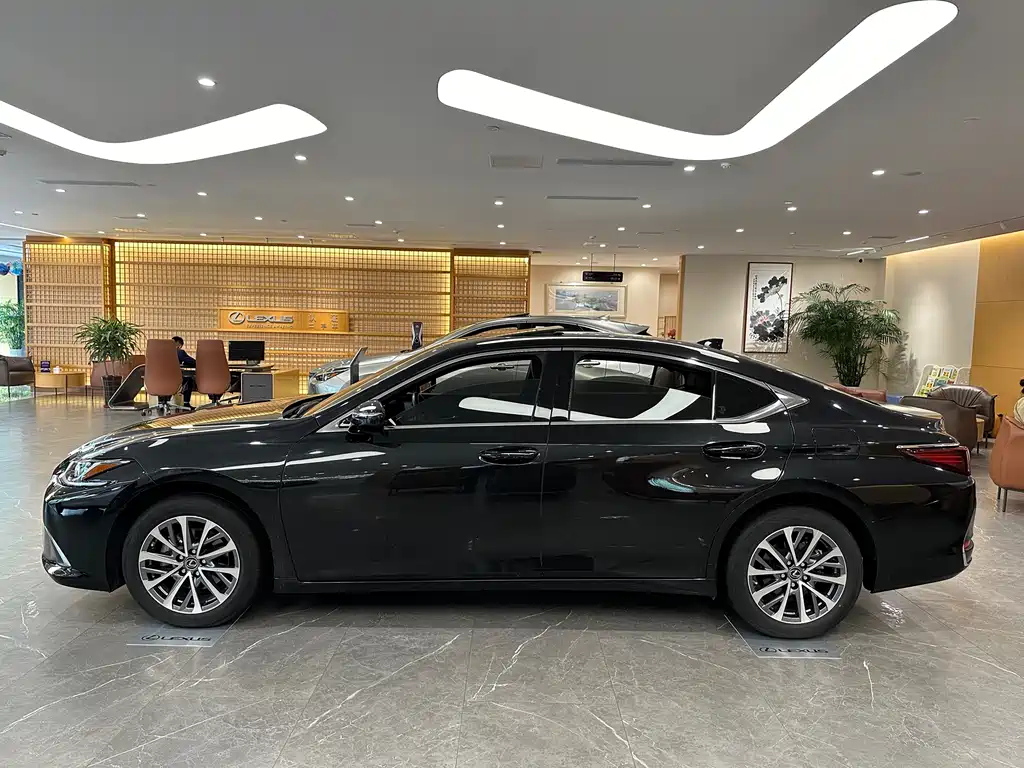LEXUS ES 2022
