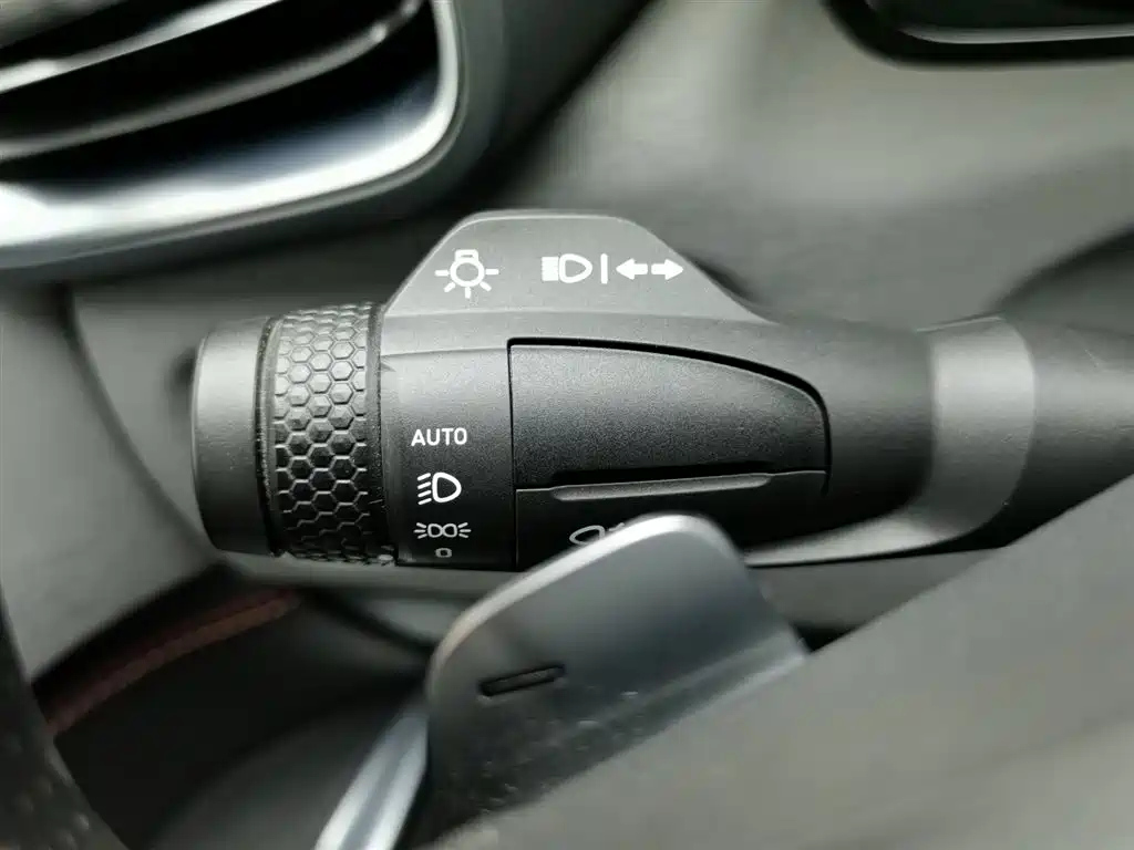 LYNK&CO 03 2020