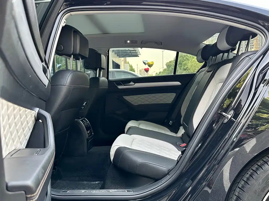 VOLKSWAGEN MAGOTAN 2023