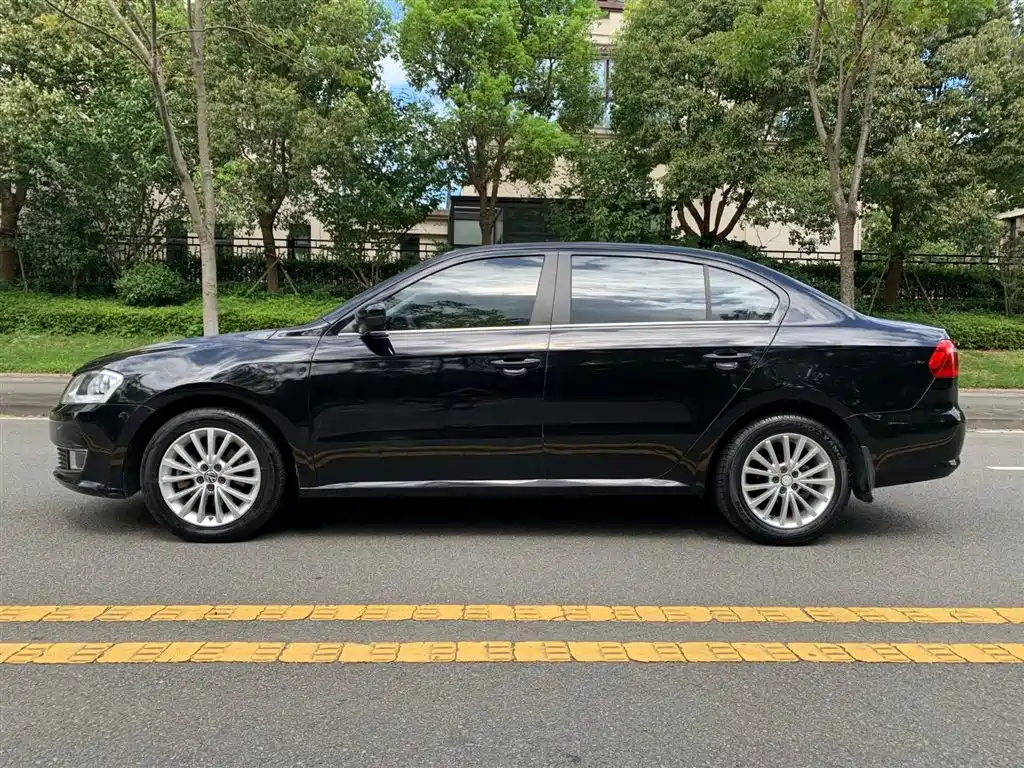 VOLKSWAGEN LAVIDA 2013