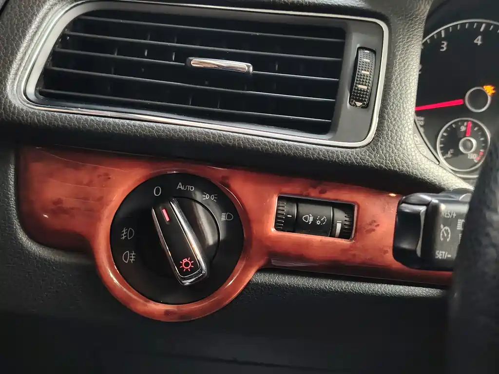 VOLKSWAGEN PASSAT 2014