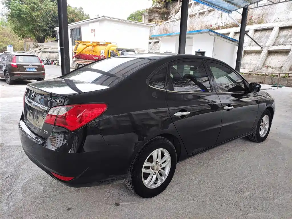 HYUNDAI CELESTA 2012