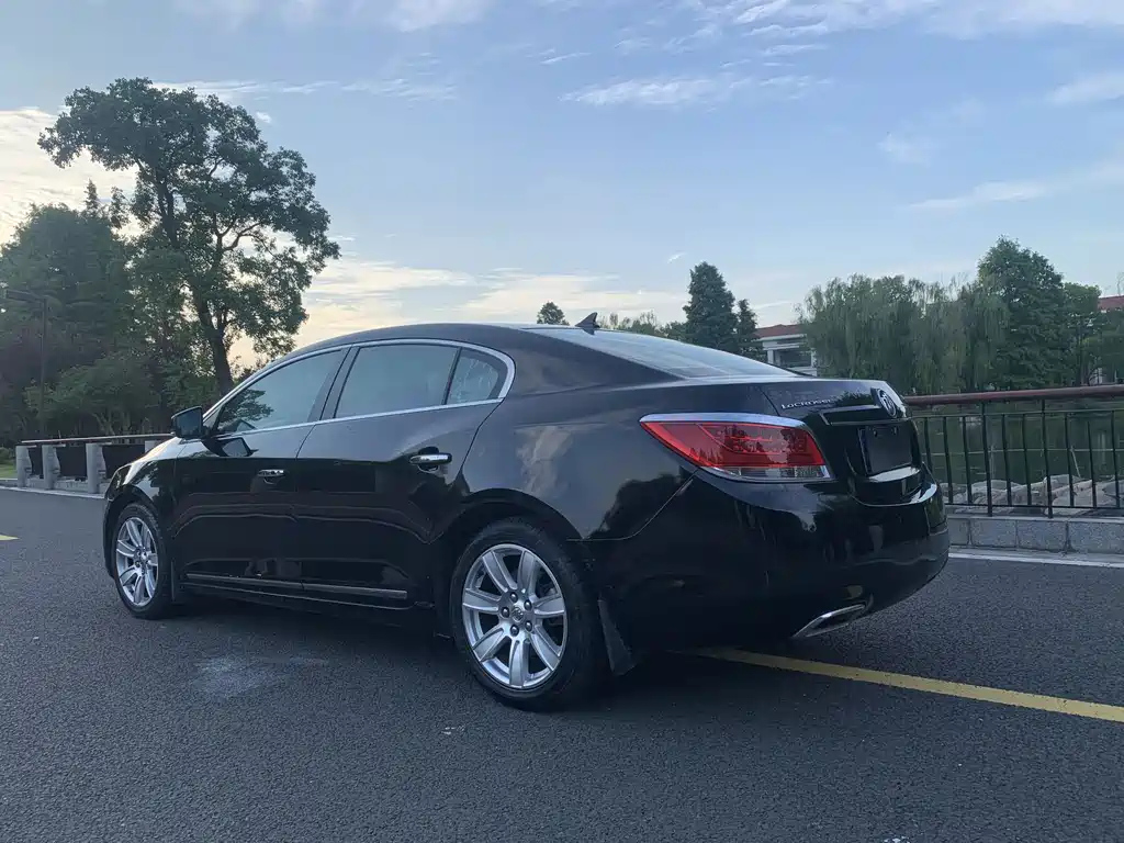 BUICK LACROSSE 2010