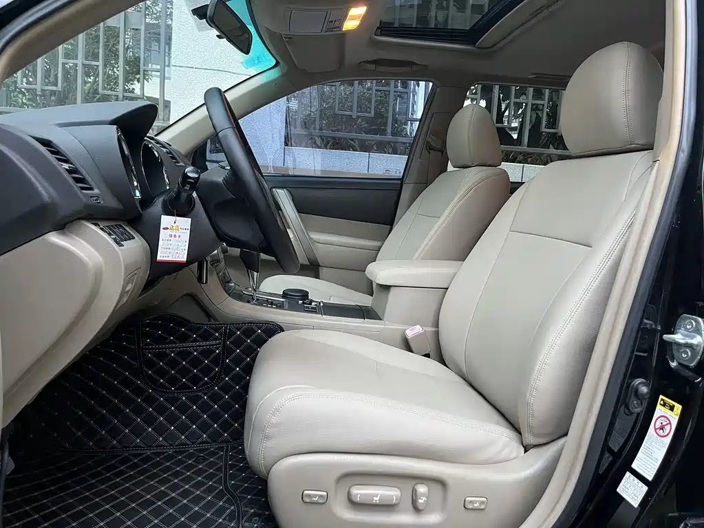 TOYOTA HIGHLANDER 2011