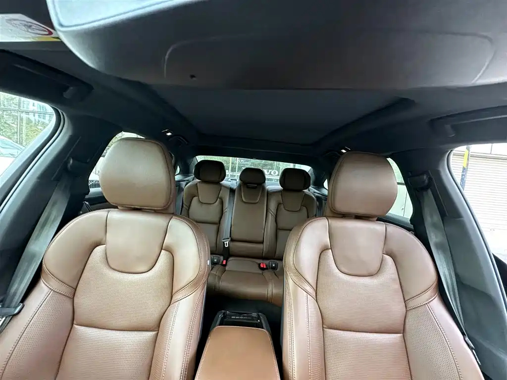 VOLVO S90 2023