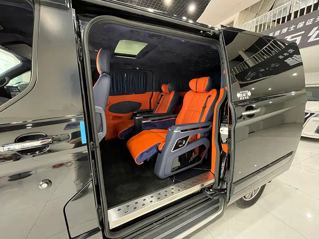 FORD TOUREO 2021