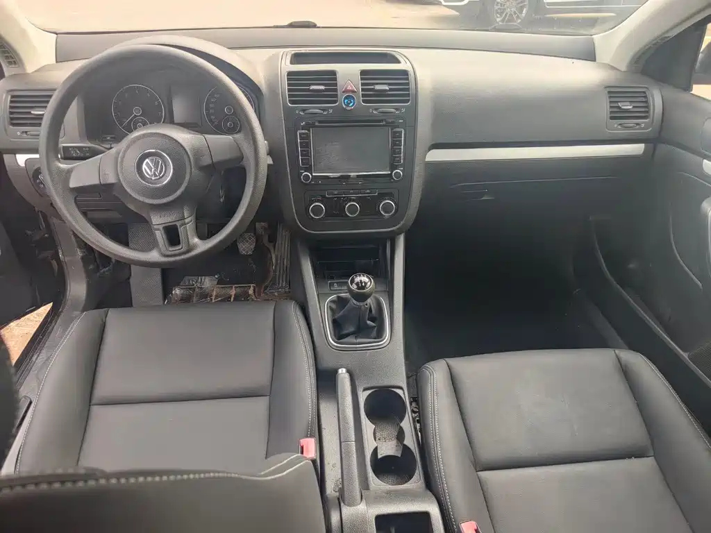 VOLKSWAGEN SAGITAR 2011