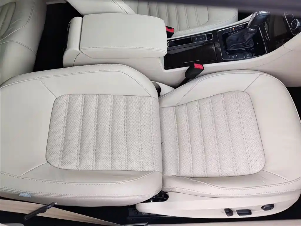 VOLKSWAGEN PASSAT 2014