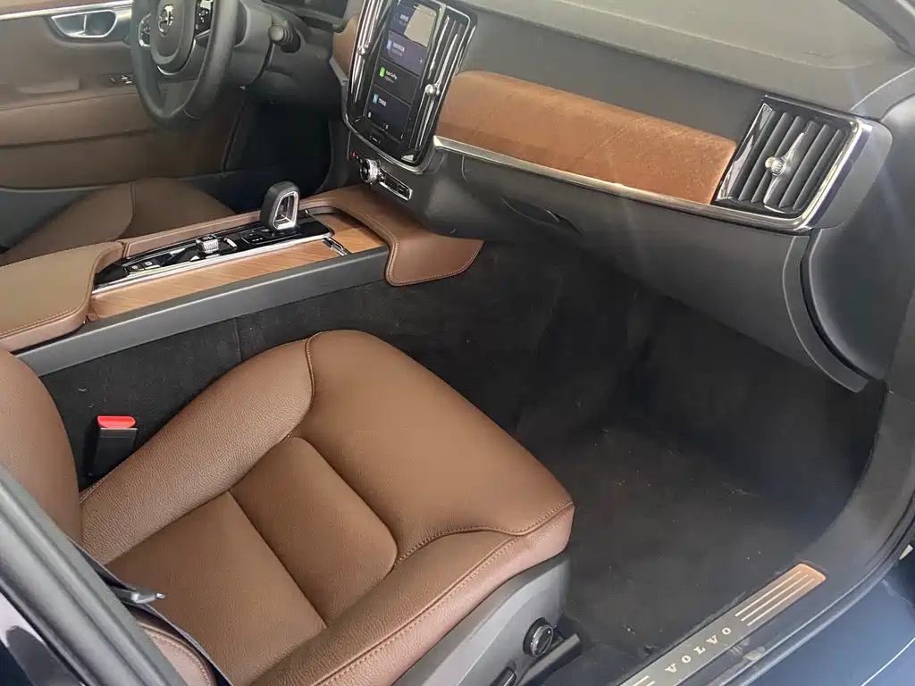 VOLVO S90 2023