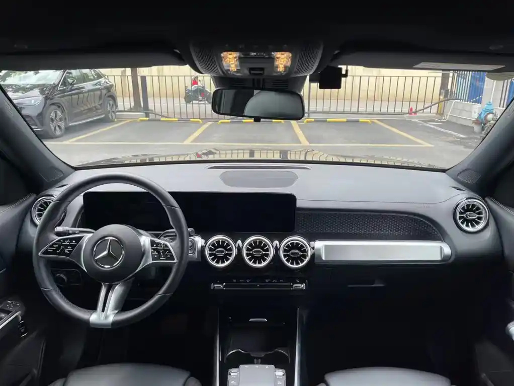 MERCEDES BENZ GLB 2024