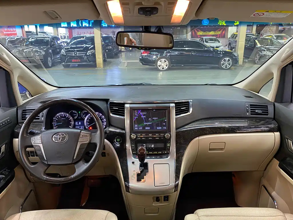 TOYOTA ALPHARD 2013