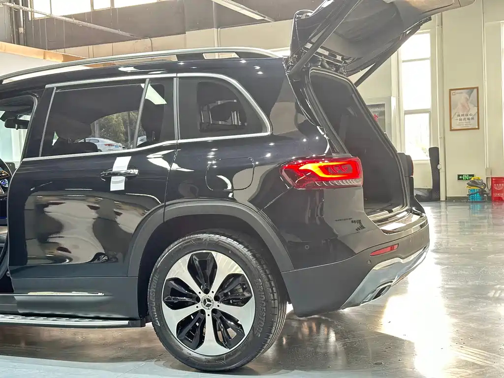 MERCEDES BENZ GLB 2023