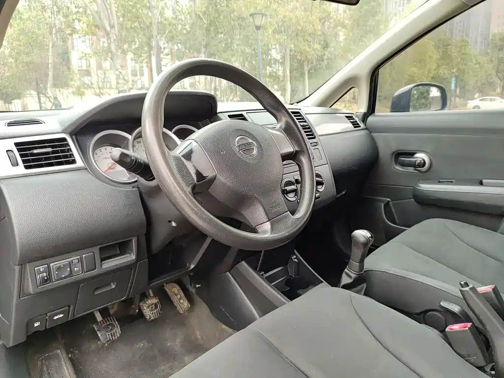 NISSAN TIIDA TIIDA 2010