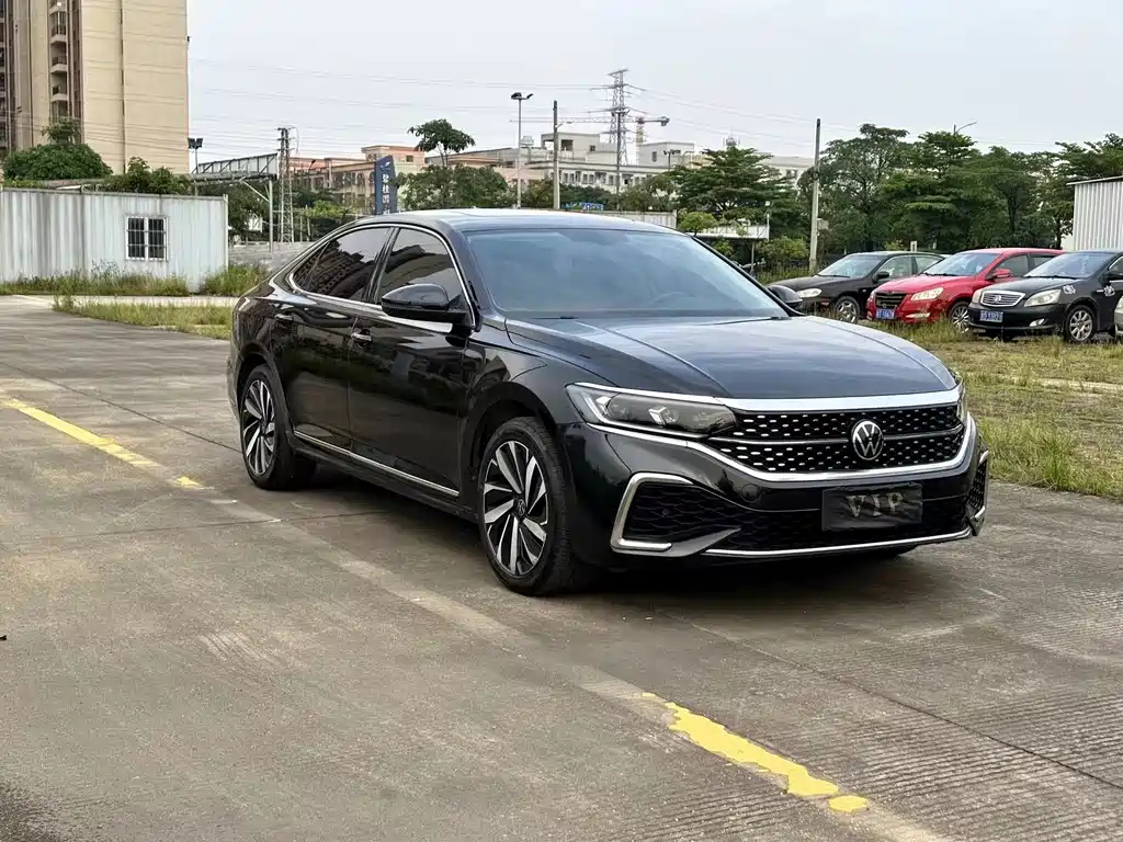VOLKSWAGEN PASSAT 2022