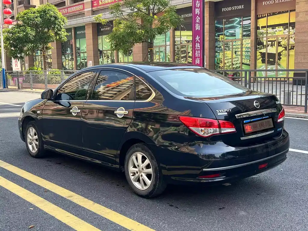 NISSAN SYLPHY 2015