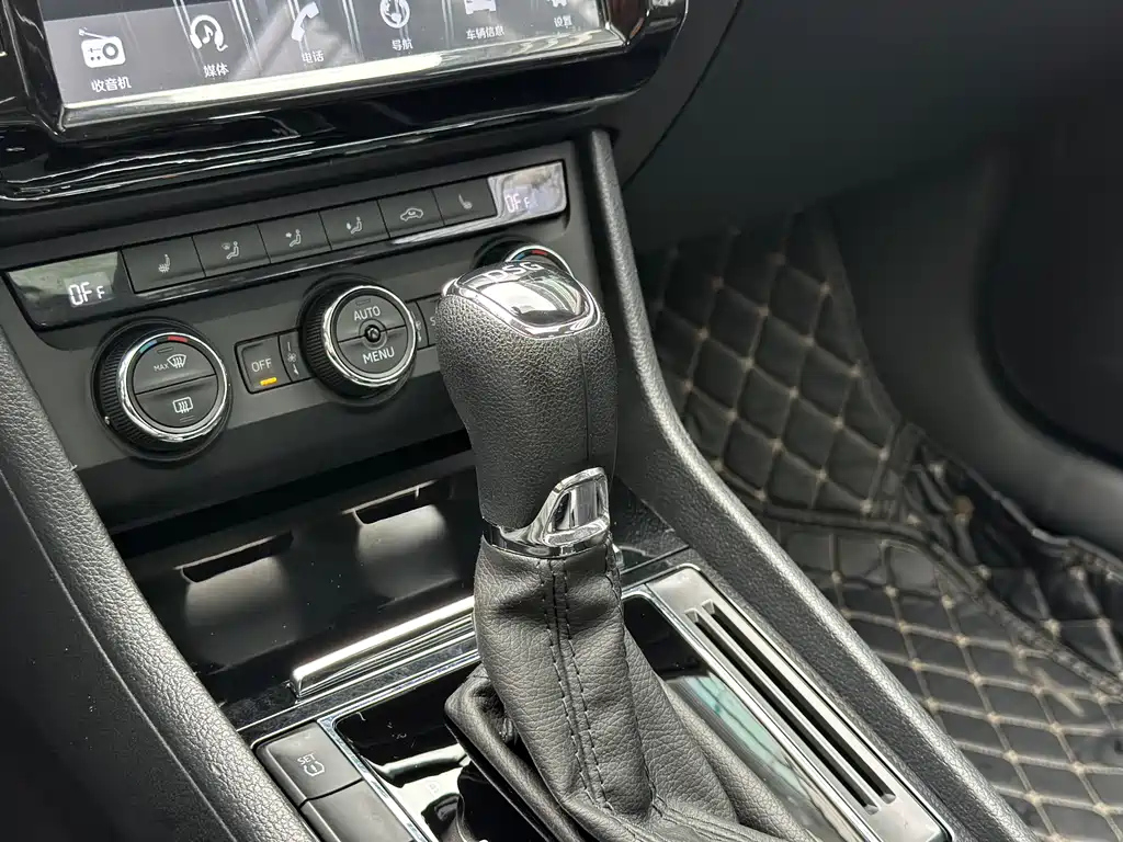 SKODA SUPERB 2019