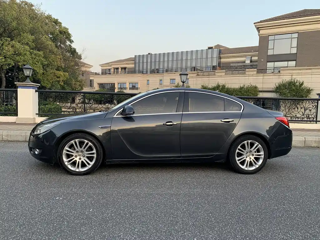 BUICK REGAL 2010